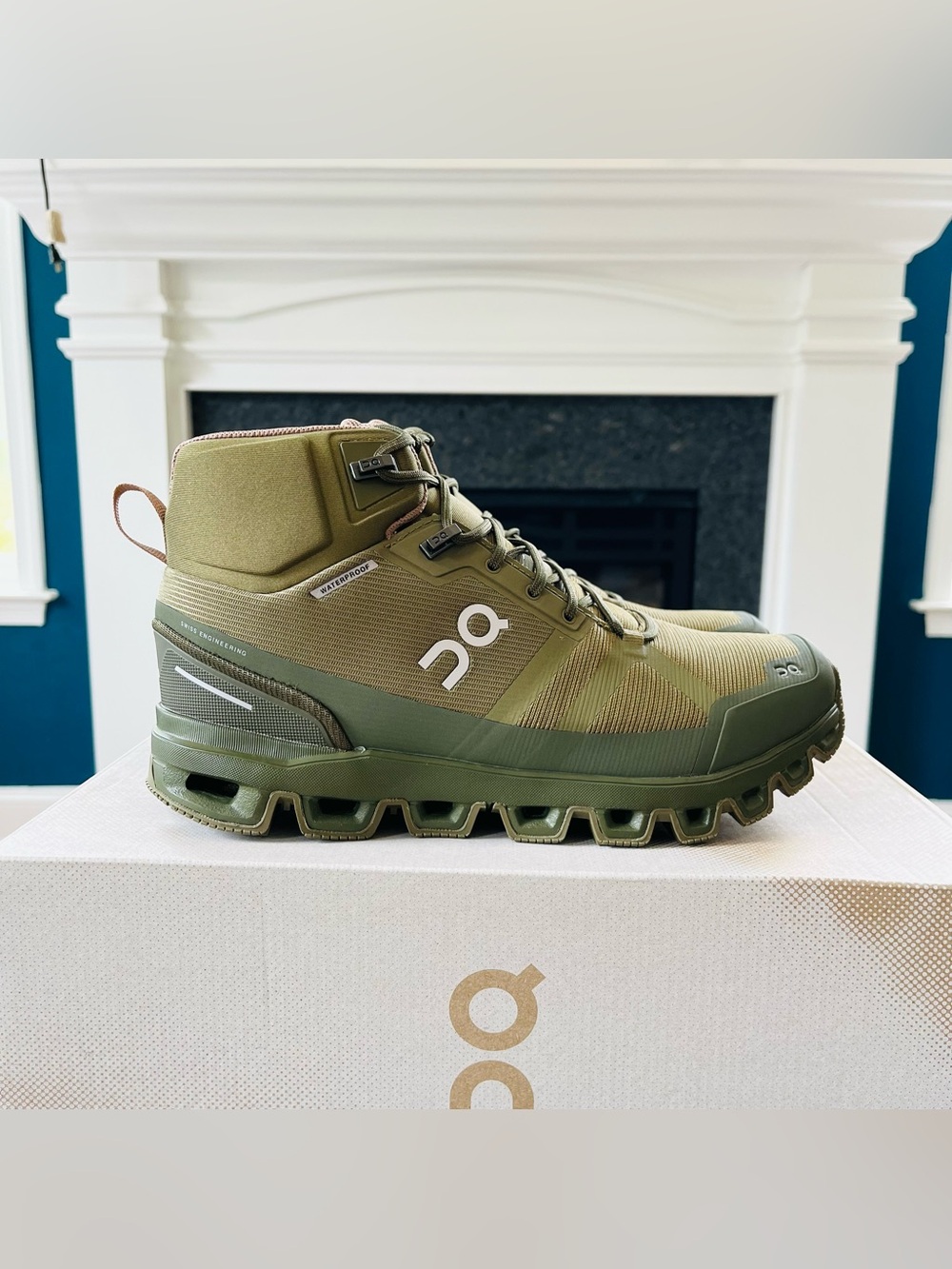 Sz 6.5 On Running Women Cloudrock Waterproof hiking boots in Olive/Reed 23.99245